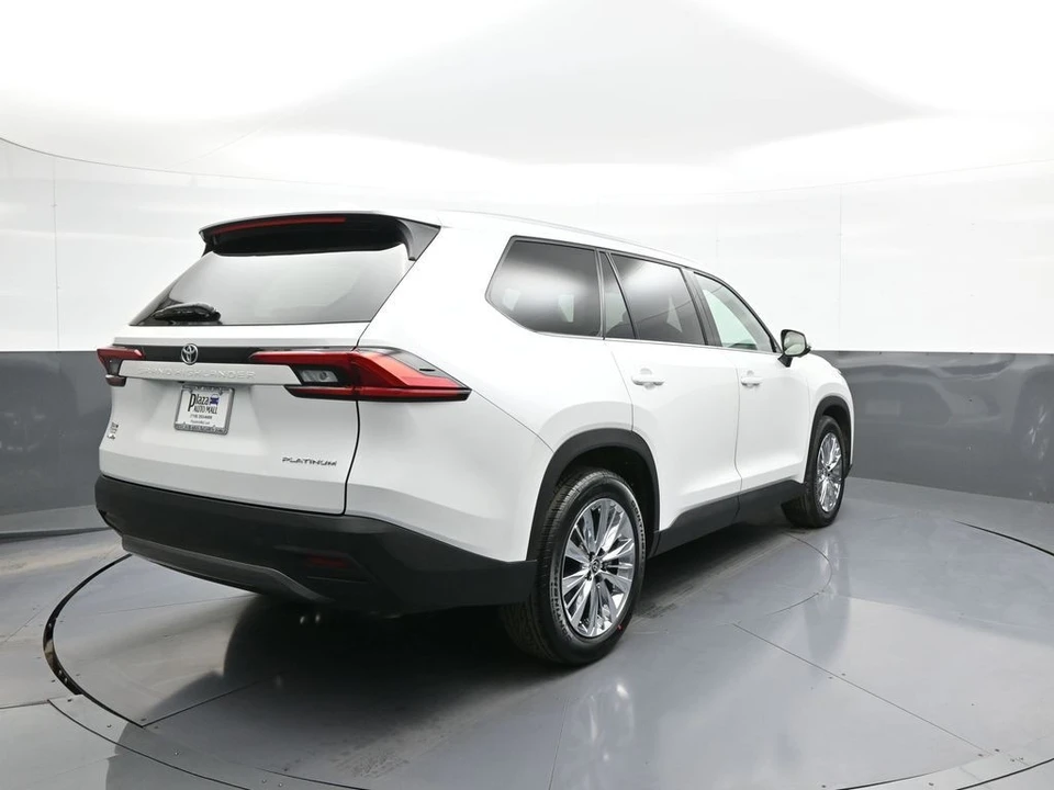 2024 Toyota Highlander - Image 6 of 31