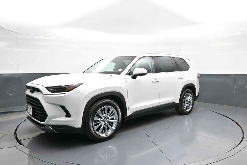 2024 Toyota Highlander - Image 10 of 31