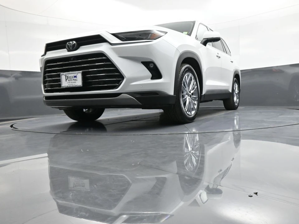 2024 Toyota Highlander - Image 28 of 31