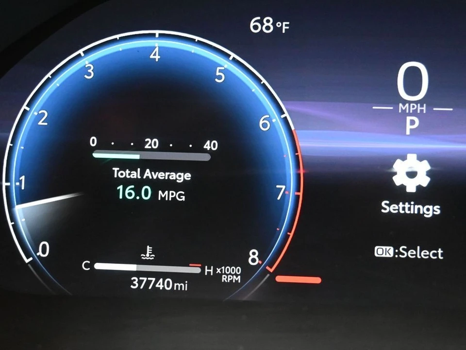 2024 Toyota Highlander - Image 16 of 31