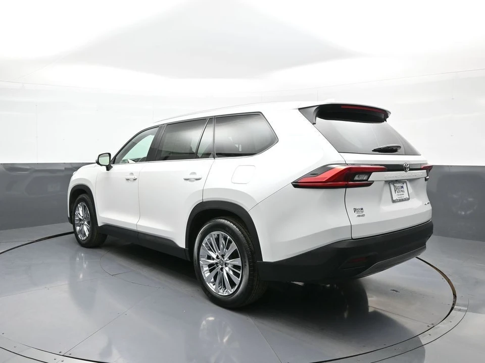 2024 Toyota Highlander - Image 8 of 31