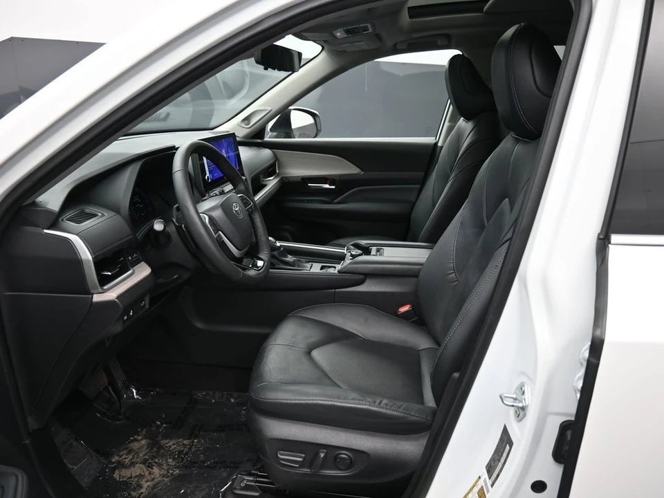 2024 Toyota Highlander - Image 19 of 31