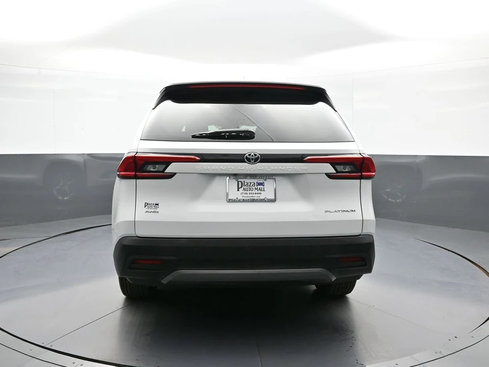 2024 Toyota Highlander - Image 7 of 31
