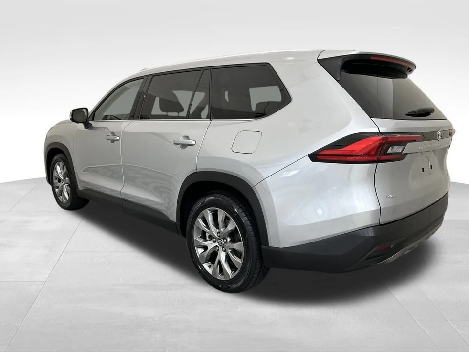 2024 Toyota Highlander - Image 3 of 12
