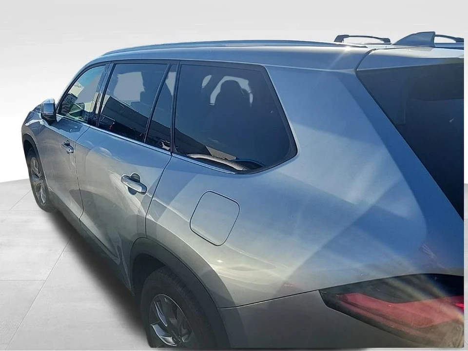 2024 Toyota Highlander - Image 2 of 12