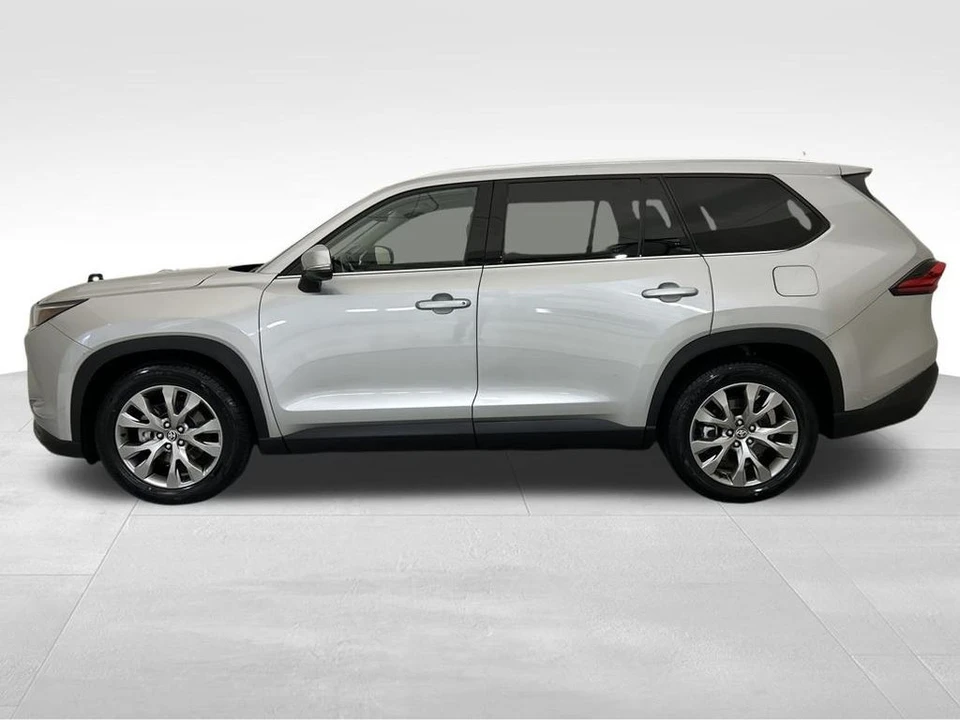 2024 Toyota Highlander - Image 2 of 12