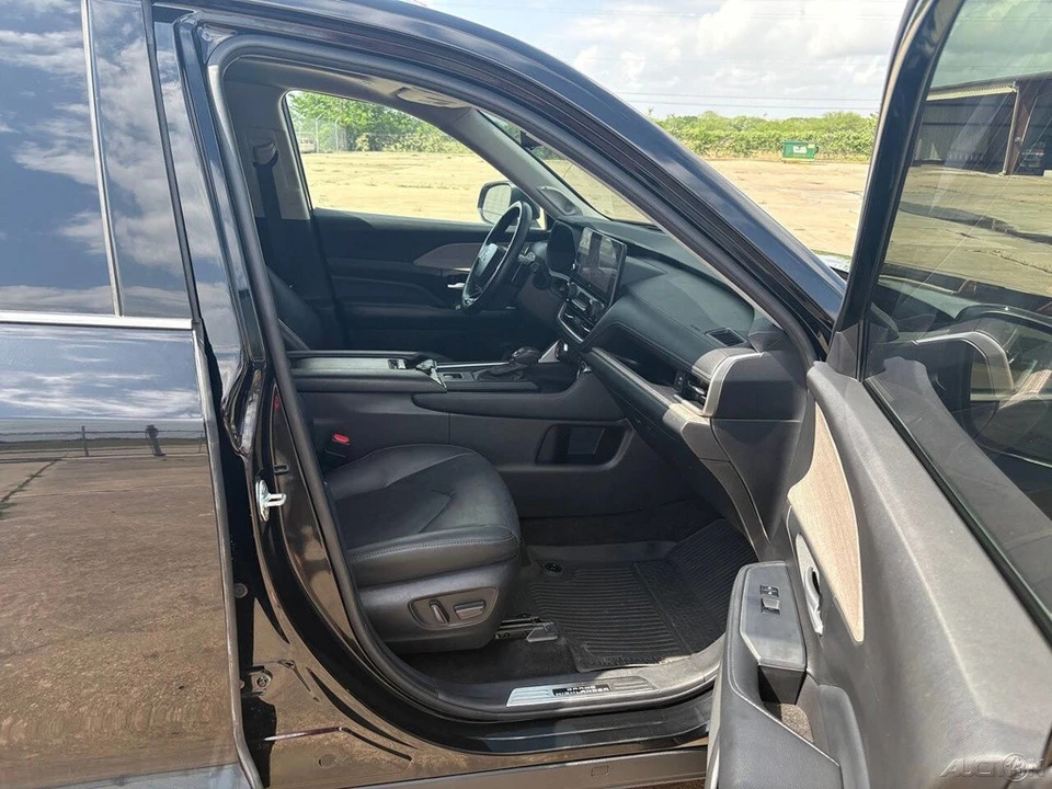 2024 Toyota Highlander - Image 15 of 21