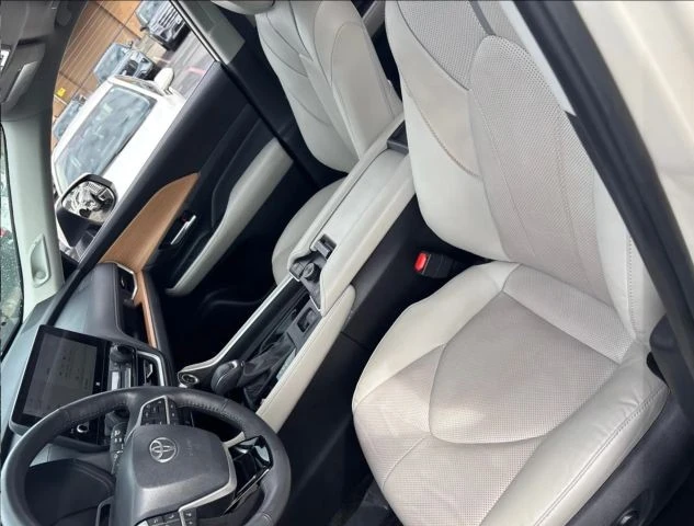 2024 Toyota Highlander - Image 3 of 4
