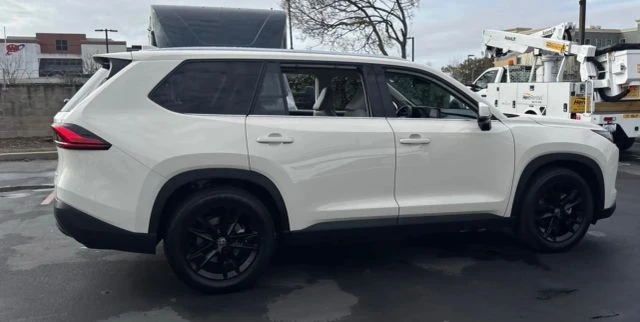2024 Toyota Highlander - Image 2 of 4
