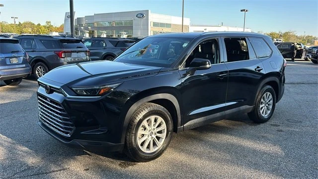 2024 Toyota Highlander - Image 2 of 20