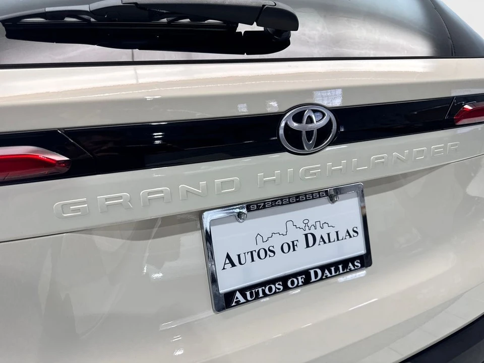 2024 Toyota Highlander - Image 21 of 31