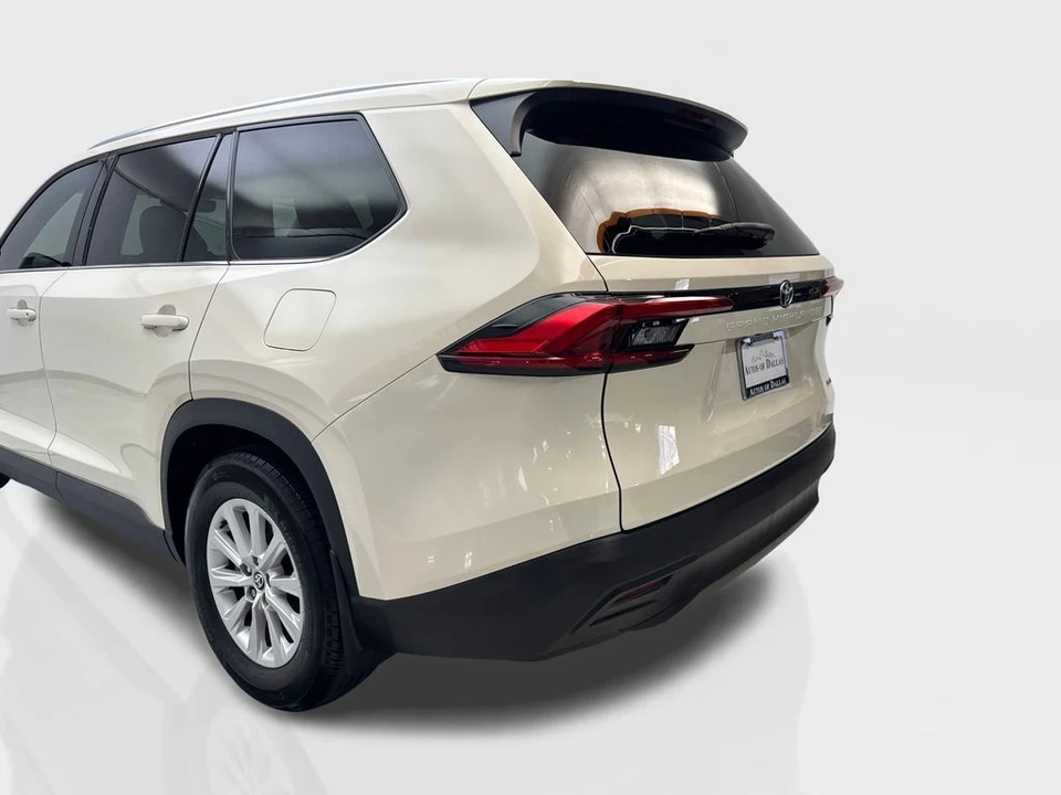 2024 Toyota Highlander - Image 19 of 31