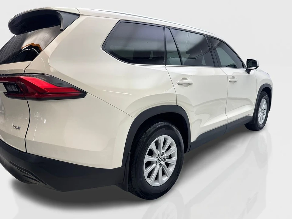 2024 Toyota Highlander - Image 13 of 31