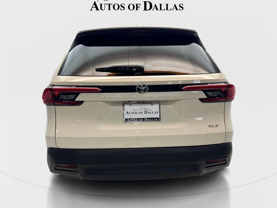 2024 Toyota Highlander - Image 7 of 31