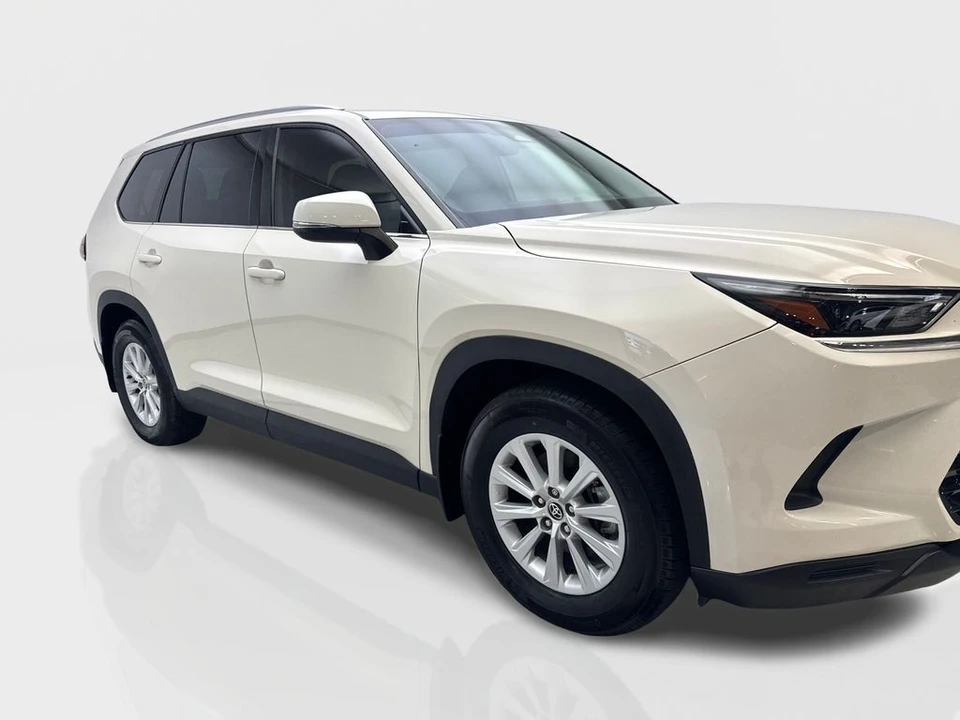 2024 Toyota Highlander - Image 12 of 31