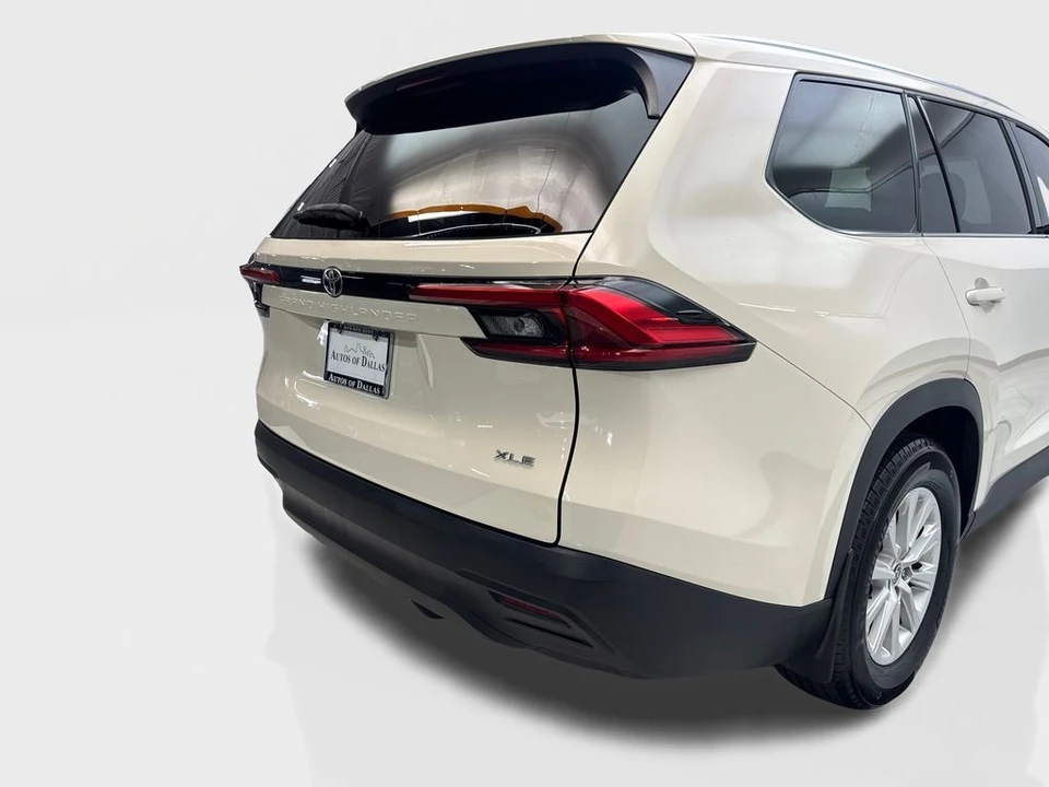 2024 Toyota Highlander - Image 18 of 31