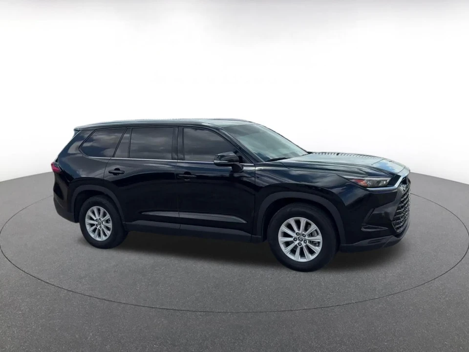 2024 Toyota Highlander - Image 2 of 31