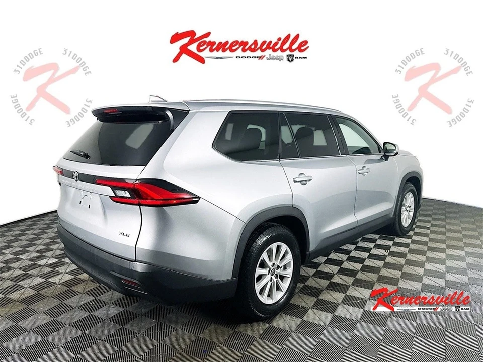 2024 Toyota Highlander - Image 7 of 12