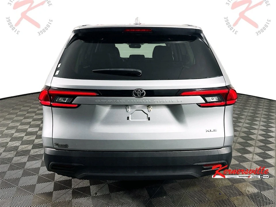 2024 Toyota Highlander - Image 6 of 12