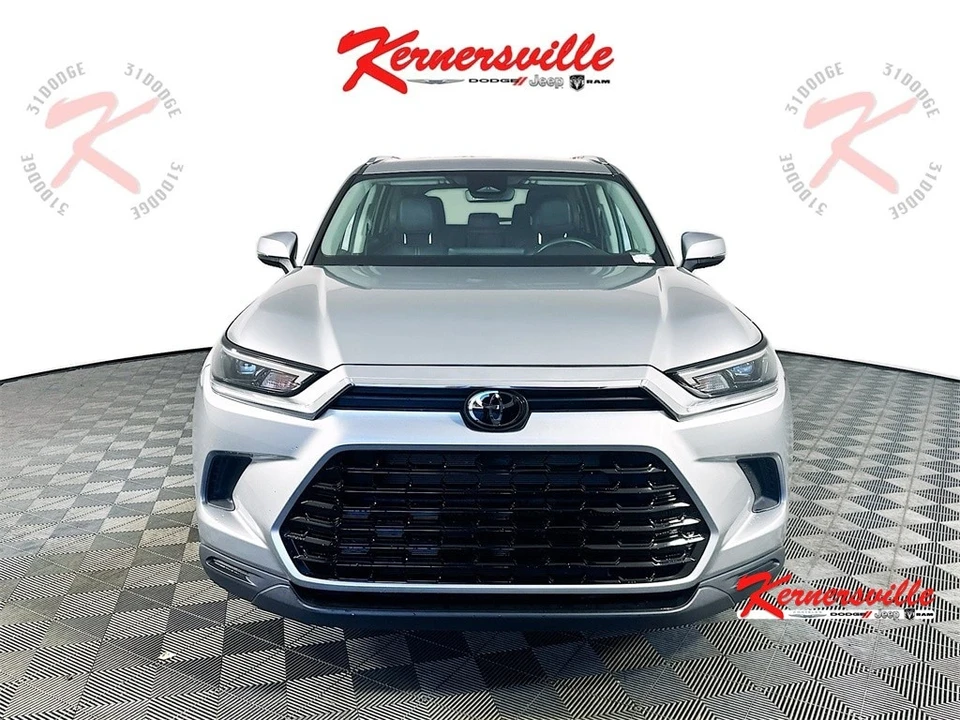 2024 Toyota Highlander - Image 2 of 21