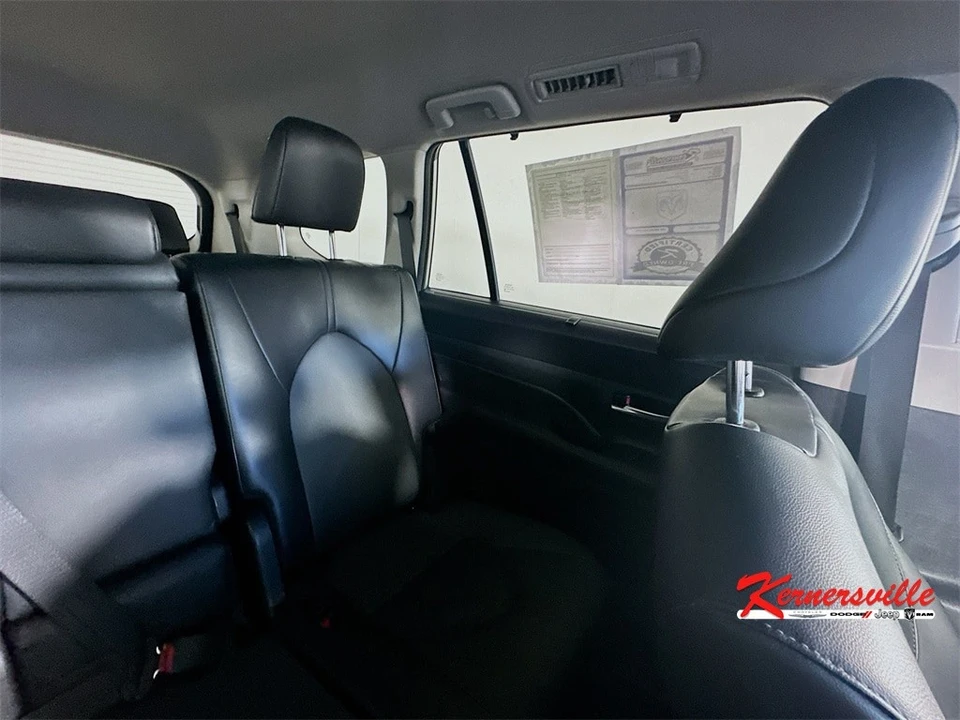 2024 Toyota Highlander - Image 14 of 21