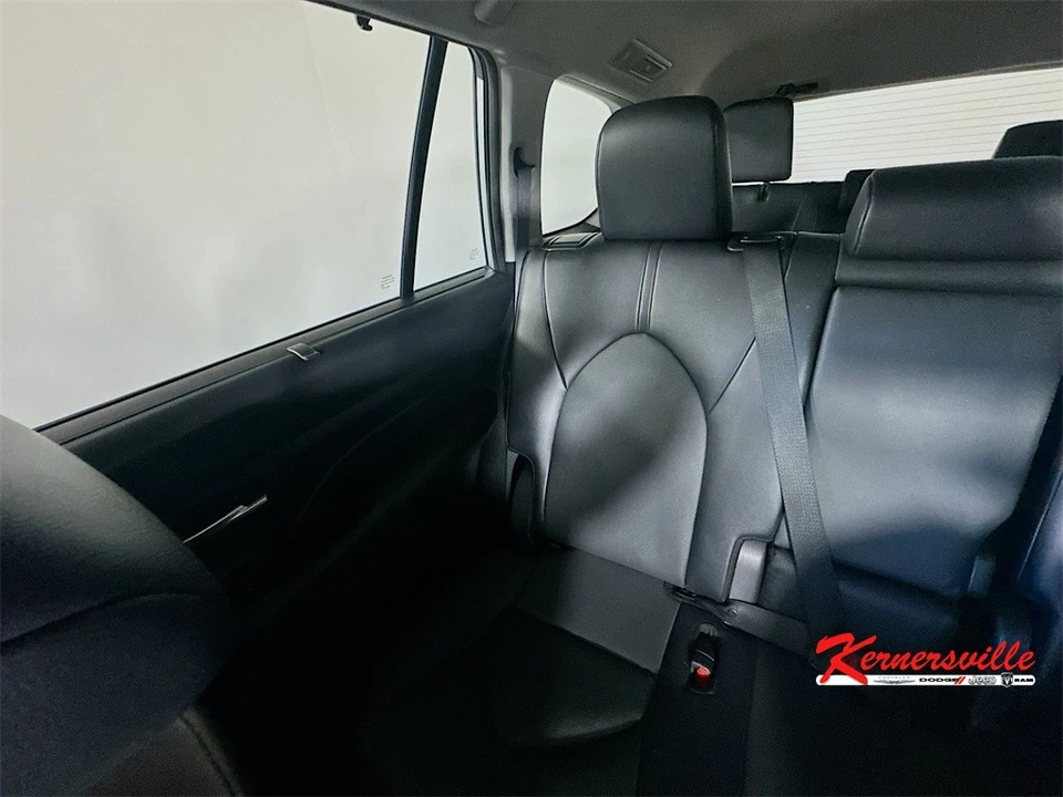 2024 Toyota Highlander - Image 12 of 21