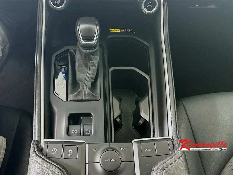 2024 Toyota Highlander - Image 16 of 21