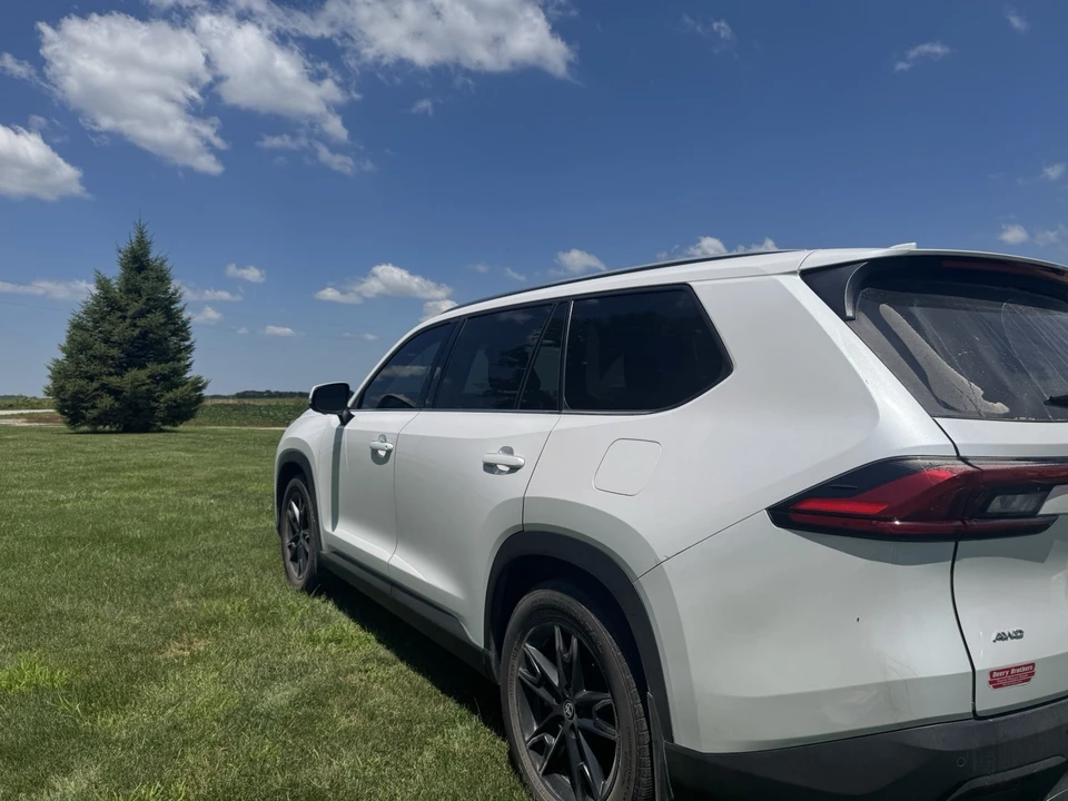 2024 Toyota Highlander - Image 2 of 10