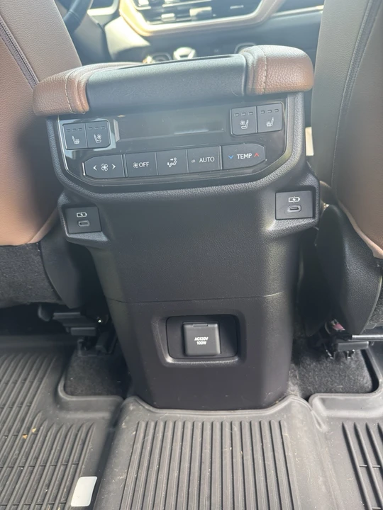 2024 Toyota Highlander - Image 6 of 10