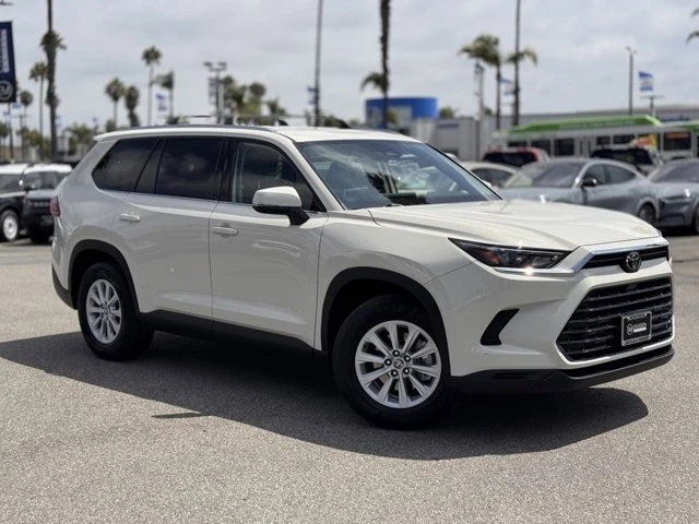 2024 Toyota Highlander - Image 2 of 12