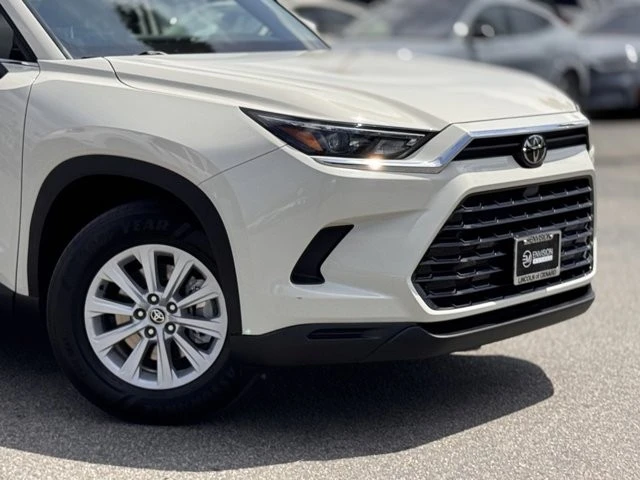 2024 Toyota Highlander - Image 3 of 12