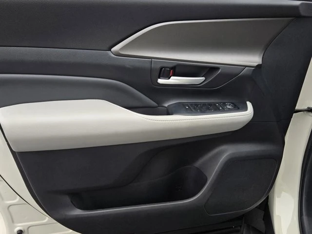 2024 Toyota Highlander - Image 9 of 12