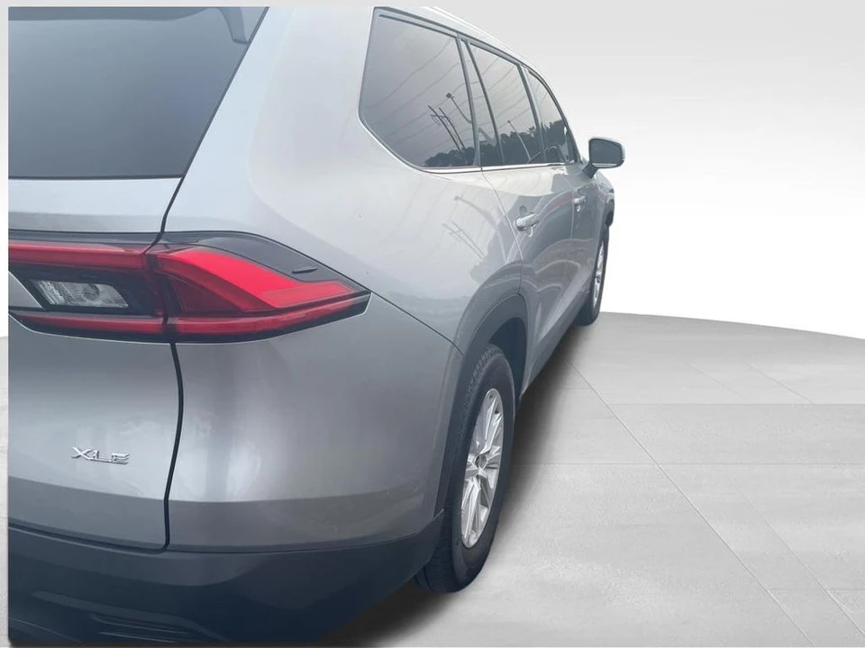 2024 Toyota Highlander - Image 9 of 12