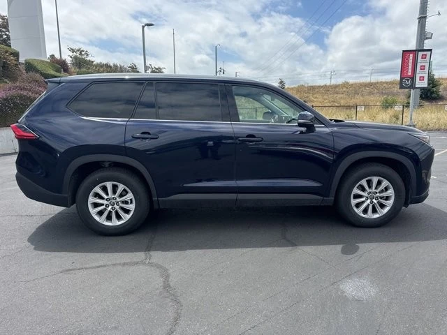 2024 Toyota Highlander - Image 8 of 16