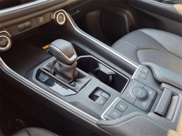 2024 Toyota Highlander - Image 14 of 21