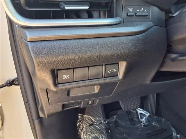 2024 Toyota Highlander - Image 15 of 21