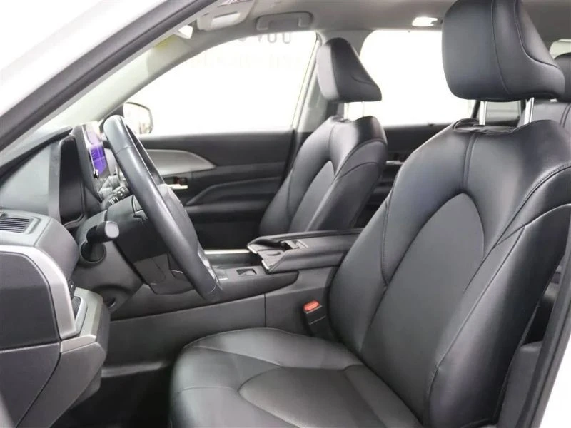2024 Toyota Highlander - Image 10 of 12