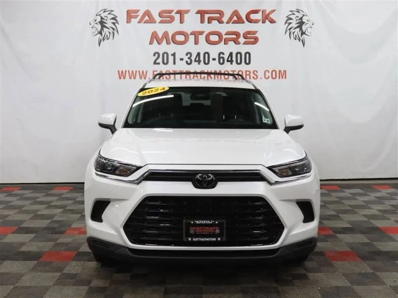2024 Toyota Highlander - Image 2 of 12