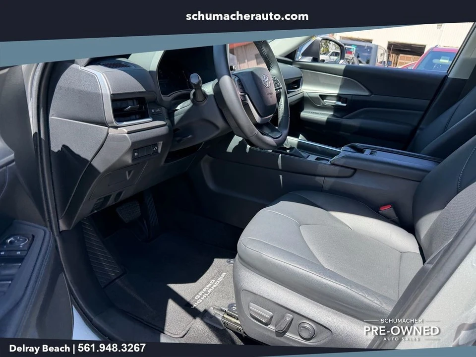 2024 Toyota Highlander - Image 11 of 26