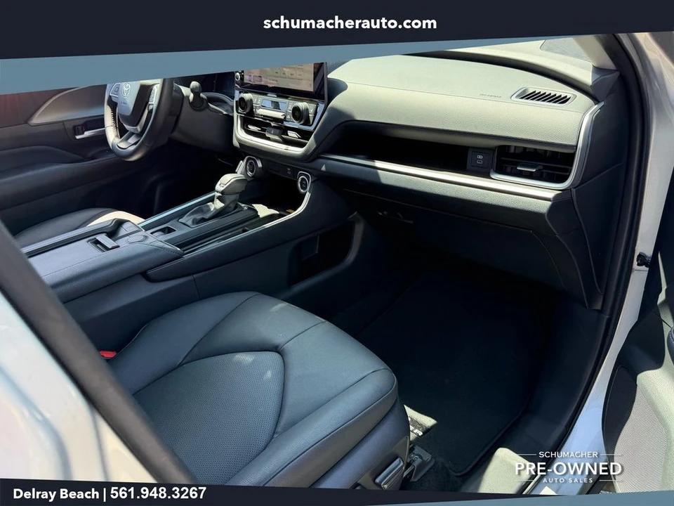 2024 Toyota Highlander - Image 16 of 26
