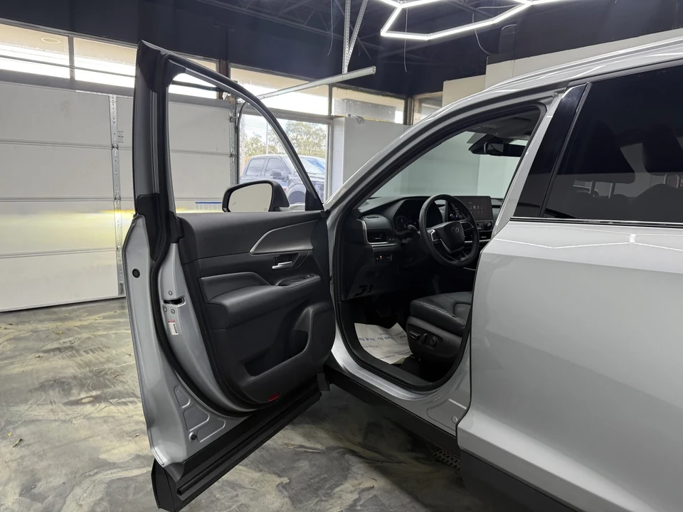 2024 Toyota Highlander - Image 10 of 21