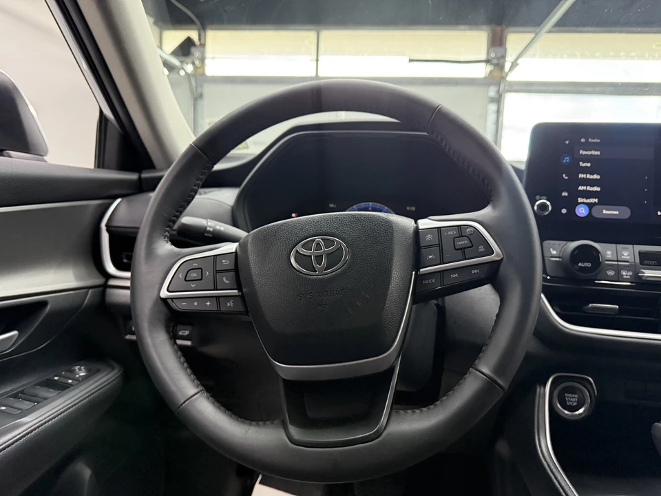 2024 Toyota Highlander - Image 15 of 21