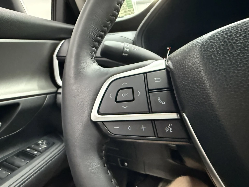 2024 Toyota Highlander - Image 16 of 21