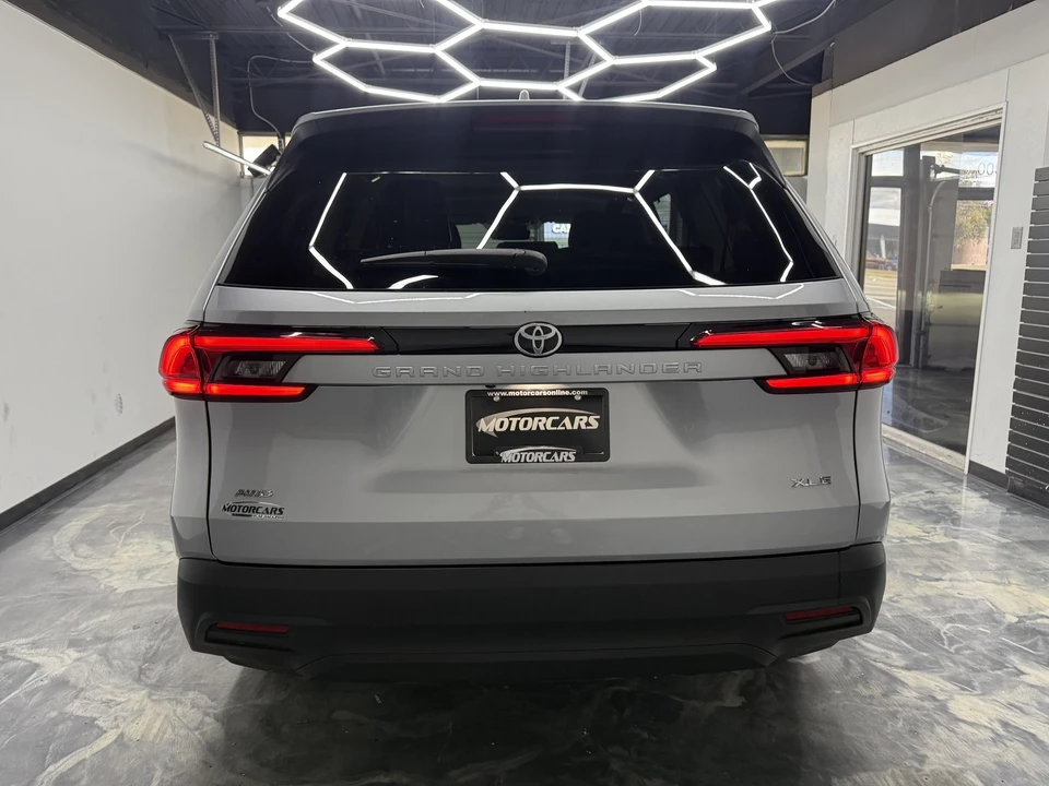 2024 Toyota Highlander - Image 6 of 21