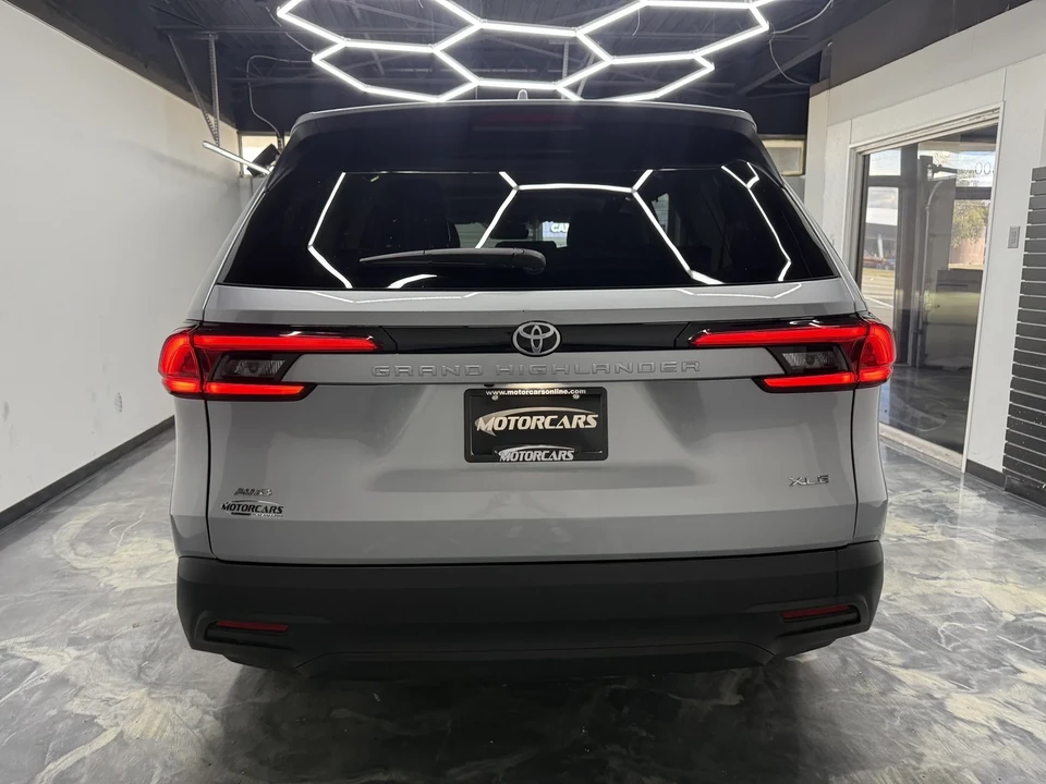 2024 Toyota Highlander - Image 5 of 21