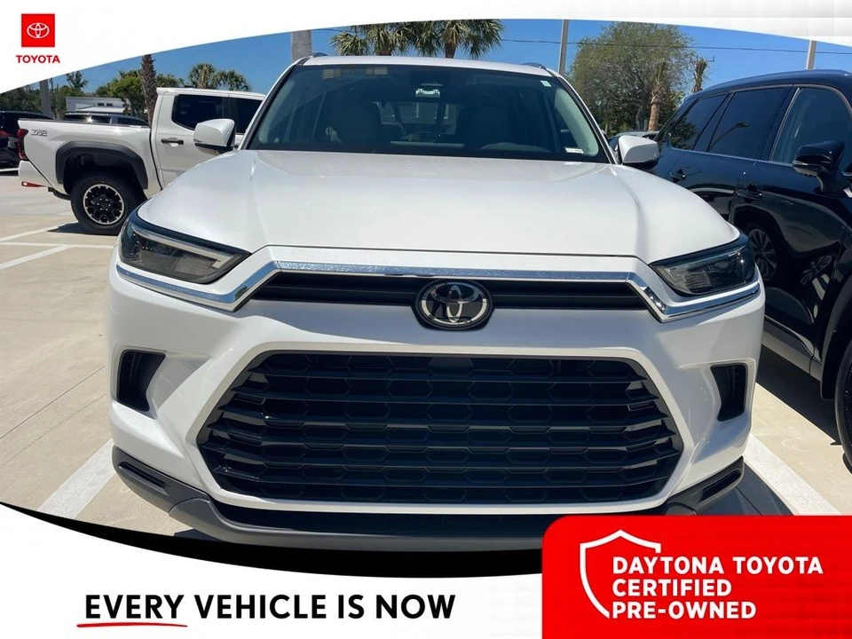 2024 Toyota Highlander - Image 2 of 10