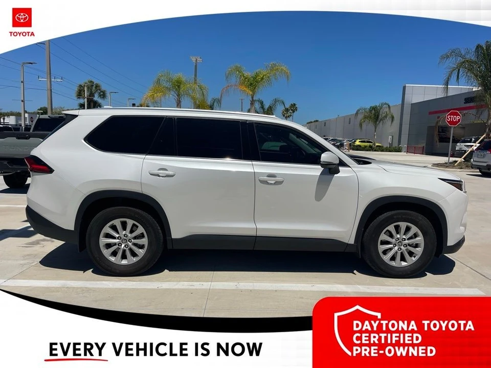 2024 Toyota Highlander - Image 8 of 10