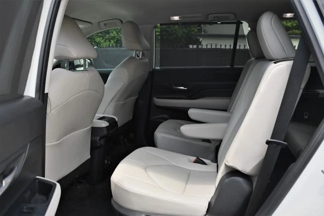 2024 Toyota Highlander - Image 16 of 21