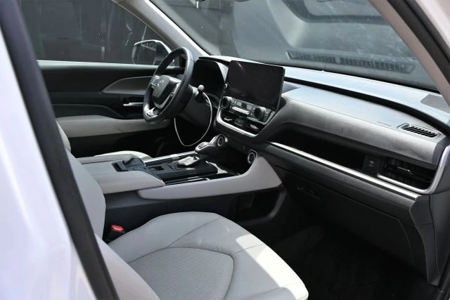 2024 Toyota Highlander - Image 14 of 21