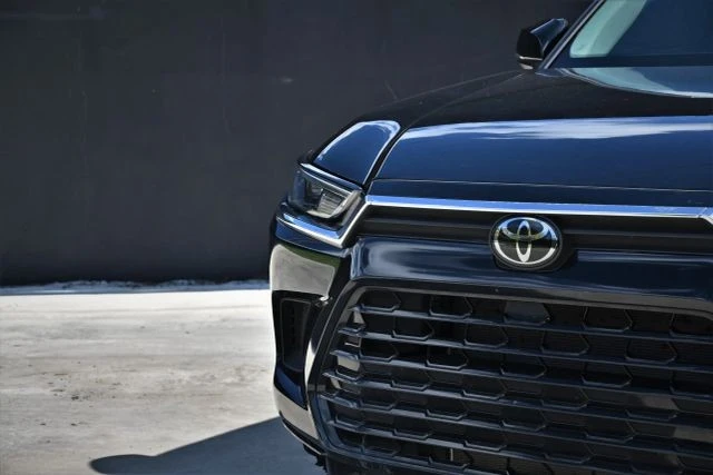 2024 Toyota Highlander - Image 8 of 21